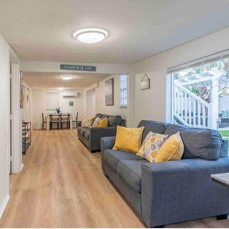 Lovely 2 Bedrooms, Steps Away From The Beach. 布雷登顿海滩 外观 照片