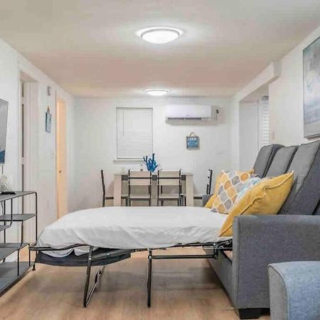 Lovely 2 Bedrooms, Steps Away From The Beach. 布雷登顿海滩 外观 照片