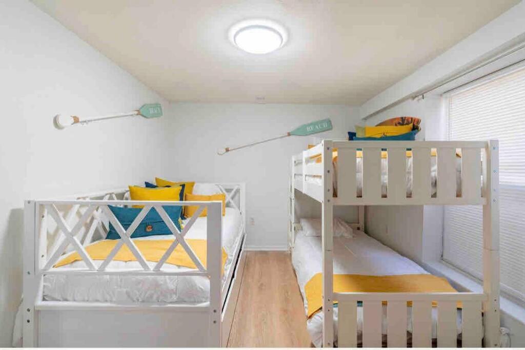 Lovely 2 Bedrooms, Steps Away From The Beach. 布雷登顿海滩 外观 照片
