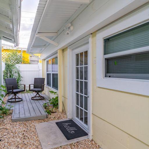 Lovely 2 Bedrooms, Steps Away From The Beach. 布雷登顿海滩 外观 照片